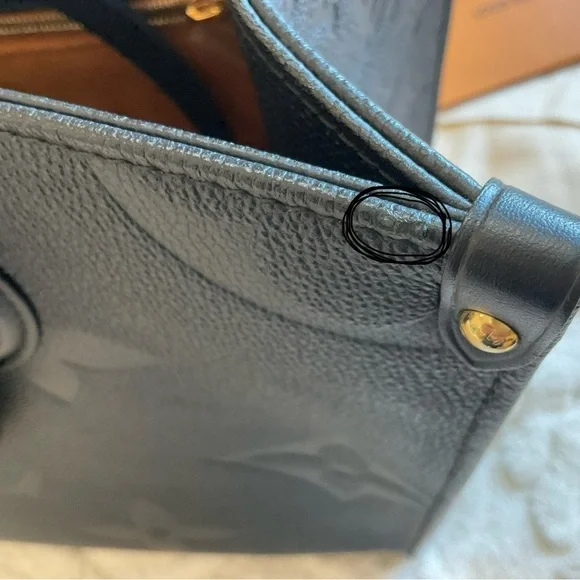 Louis Vuitton Black Monogram ONTHEGO MM Tote - Picture 11 of 16